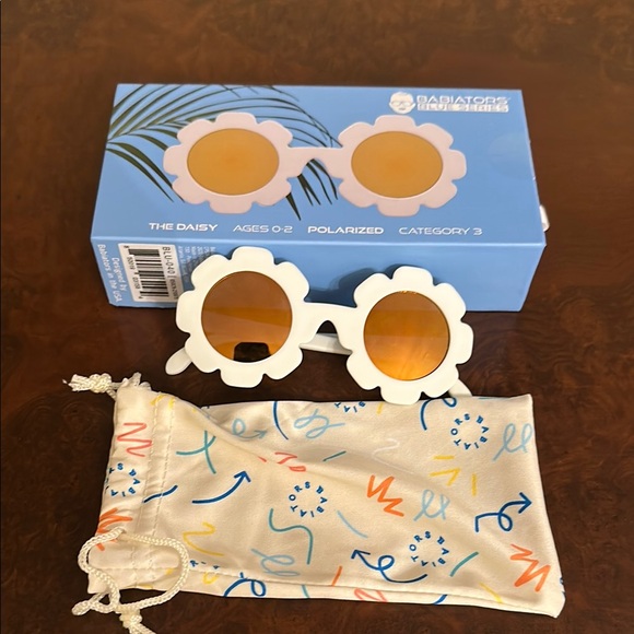 Babiators White Flower-Shaped Sunglasses with Orange Lenses Polaraized - Picture 7 of 7